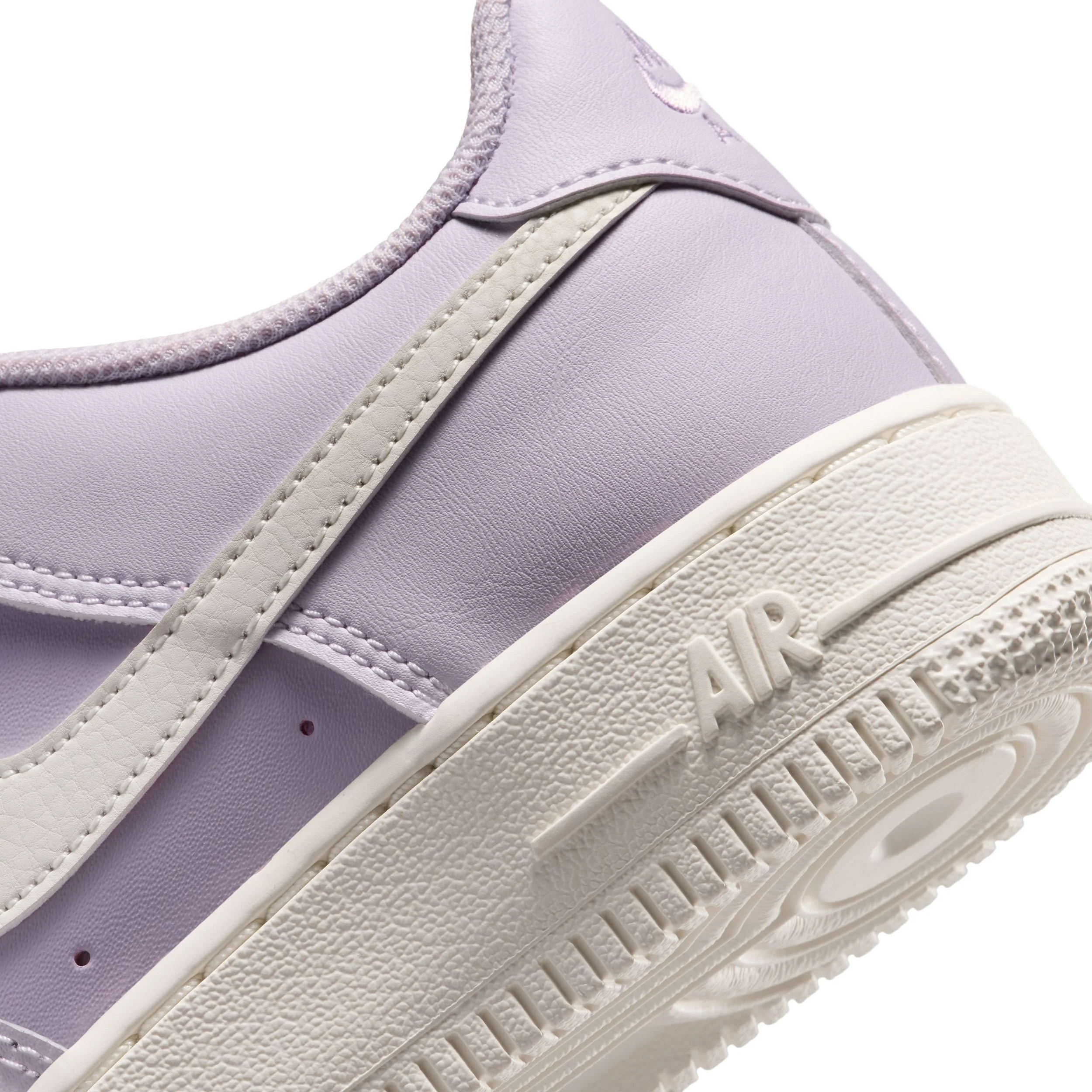 Air Force 1 Le (Big Kid) - Image 8