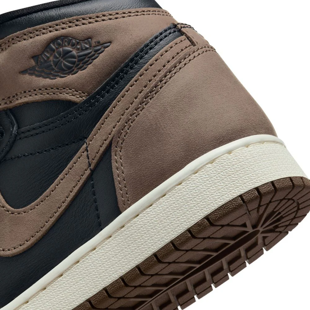 Air Jordan 1 High Og (Big Kid) - Image 8
