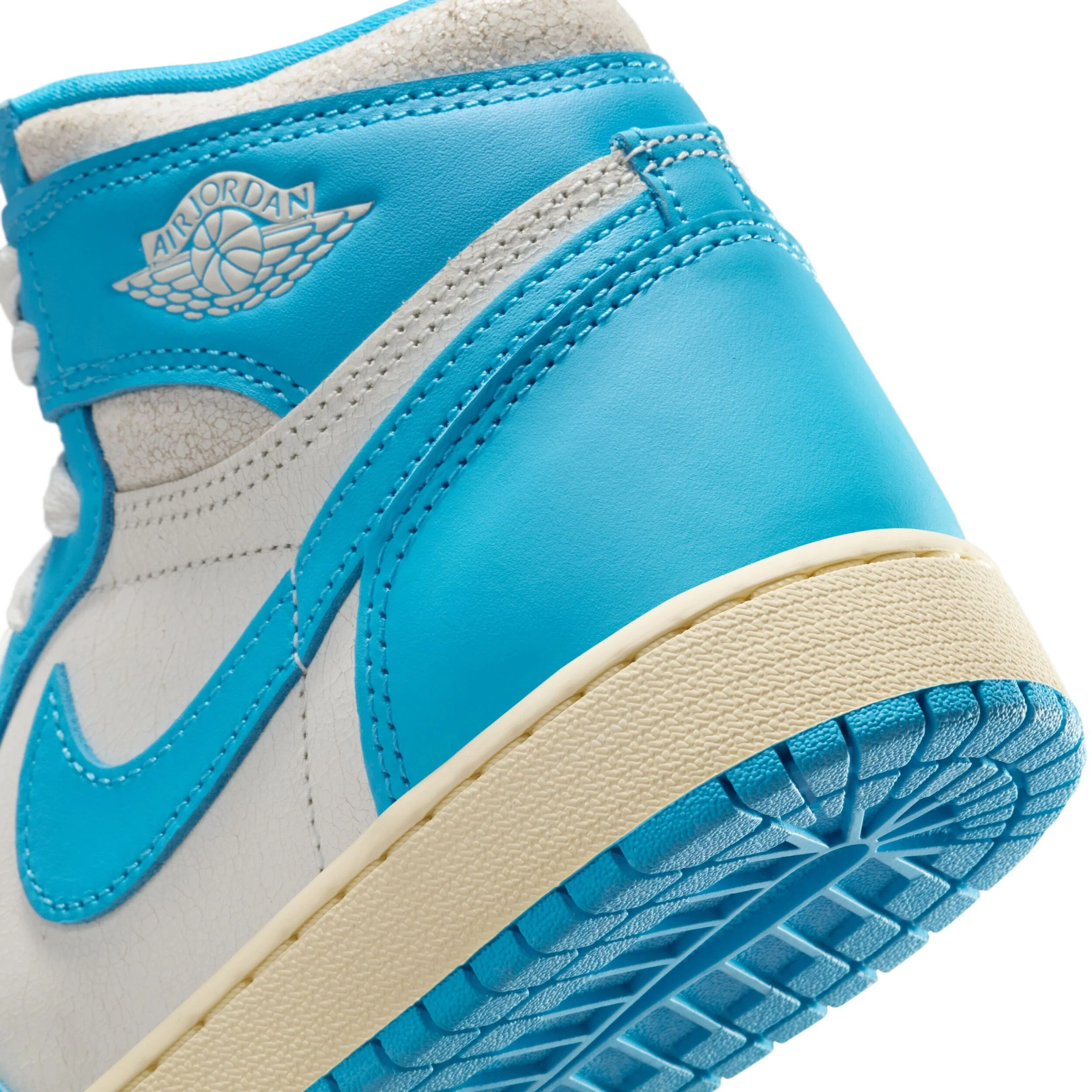 Air Jordan 1 High Og (Big Kid) - Image 8
