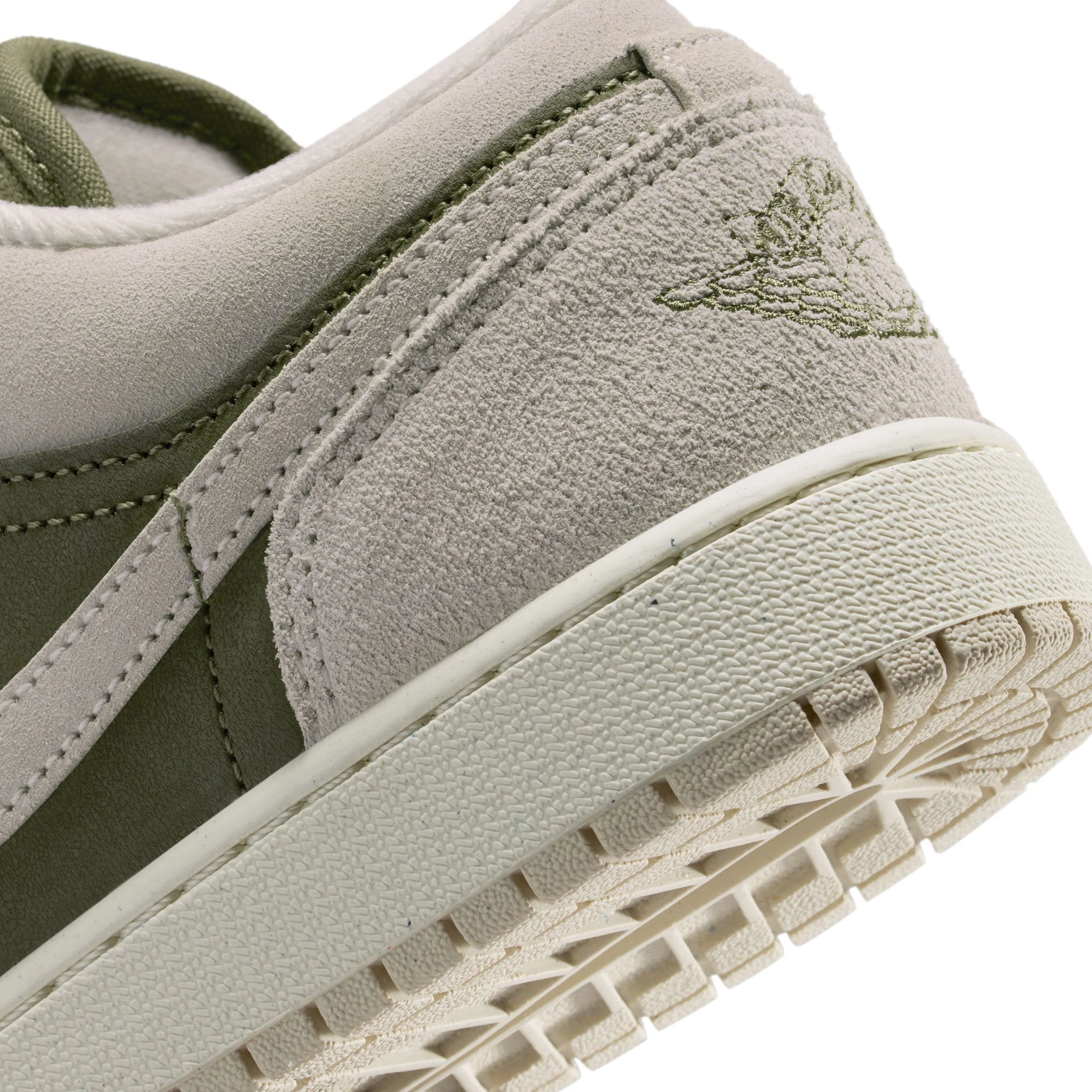 Air Jordan 1 Low Og (Big Kid) - Image 8
