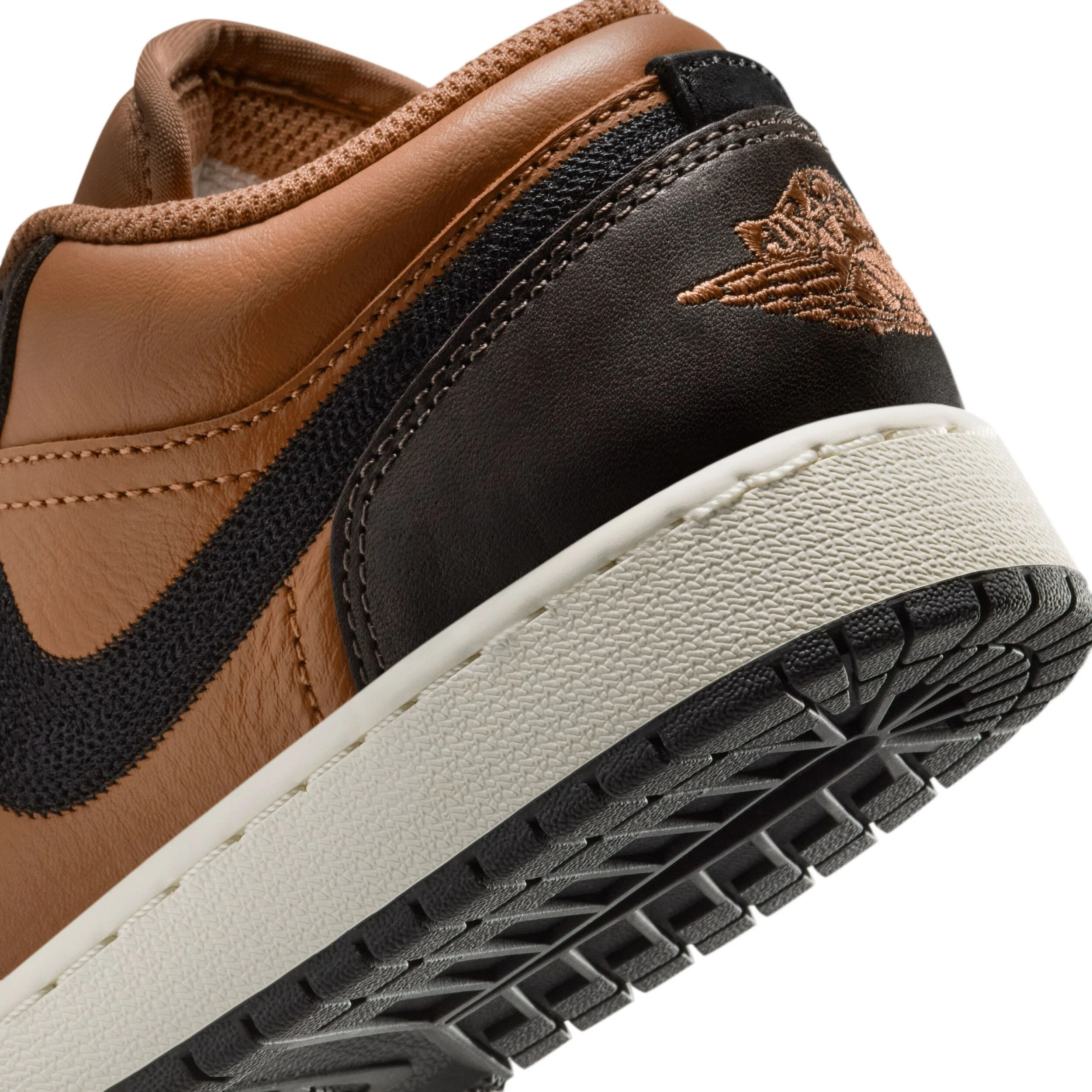 Air Jordan 1 Low Se (Big Kid) - Image 8