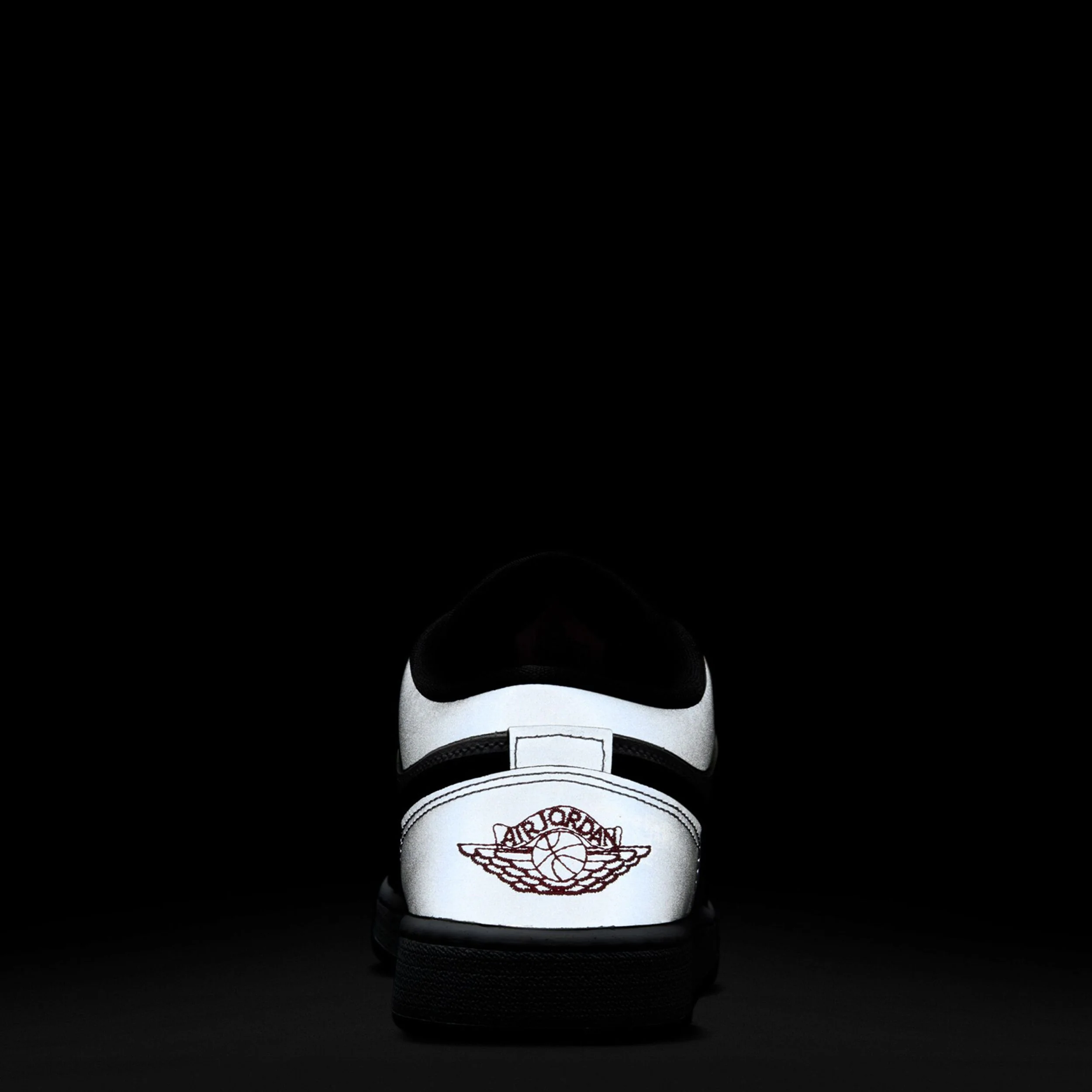 Air Jordan 1 Low Se (Big Kid) - Image 6