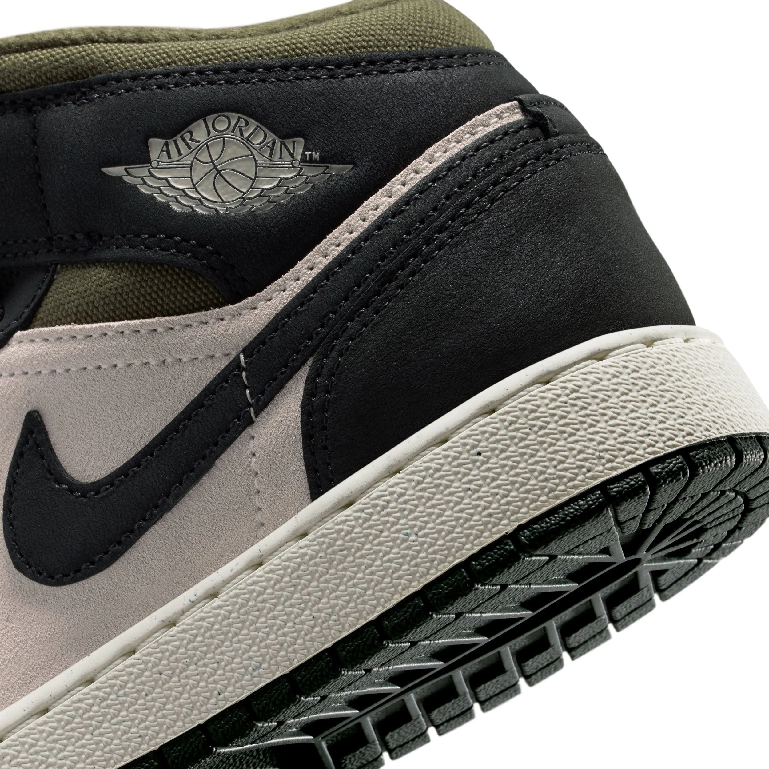 Air Jordan 1 Mid (Big Kid) - Image 8