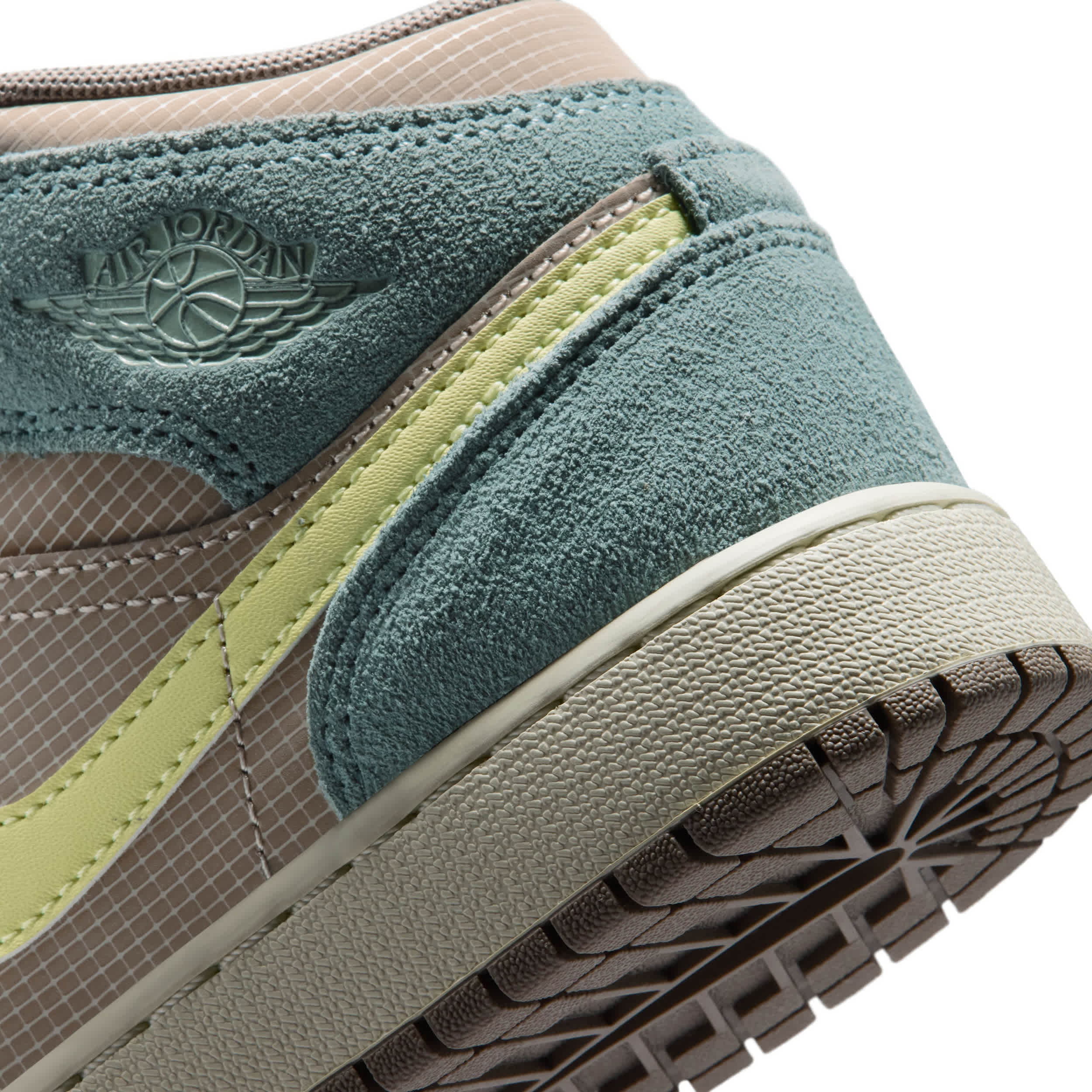 Air Jordan 1 Mid (Big Kid) - Image 8