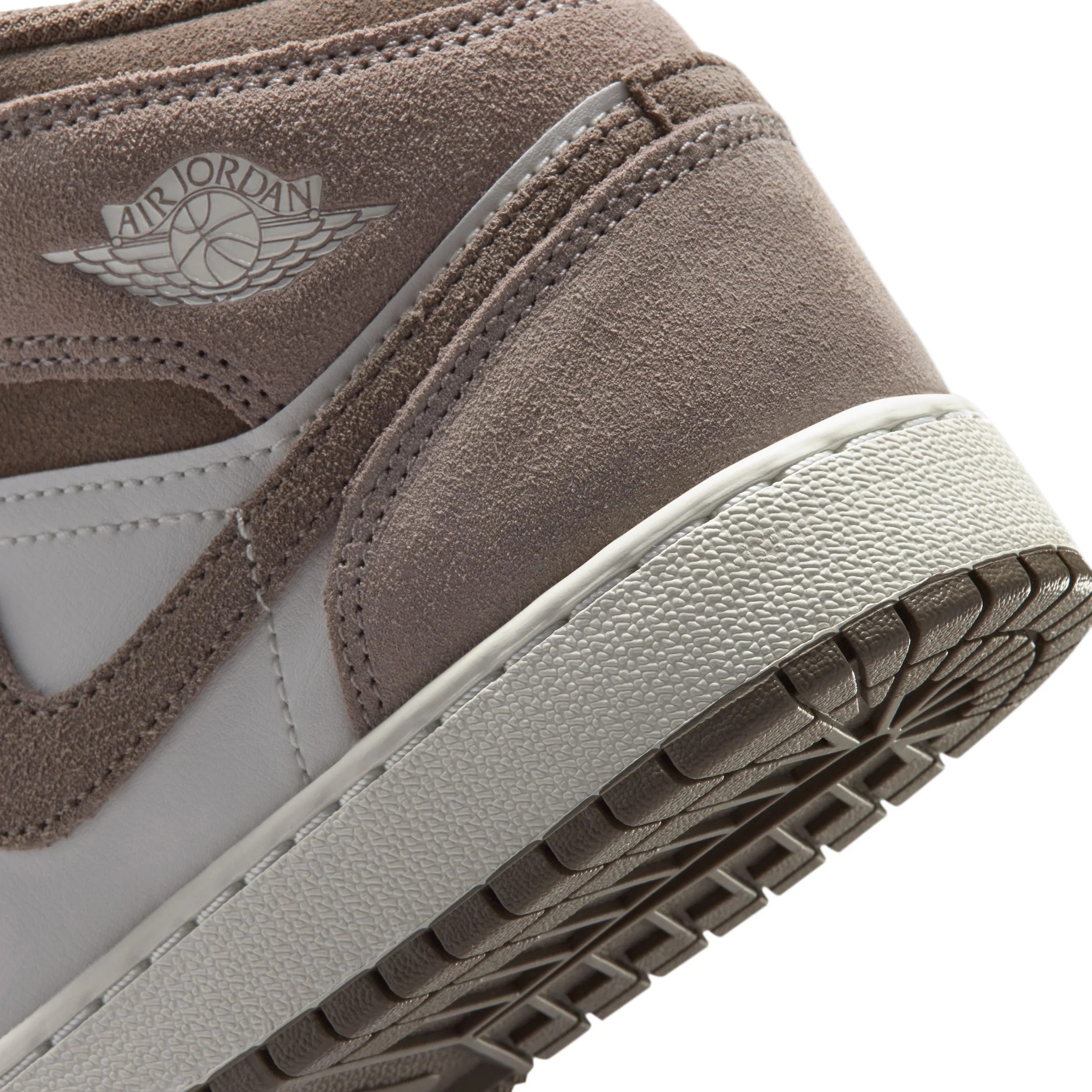 Air Jordan 1 Mid (Big Kid) - Image 8