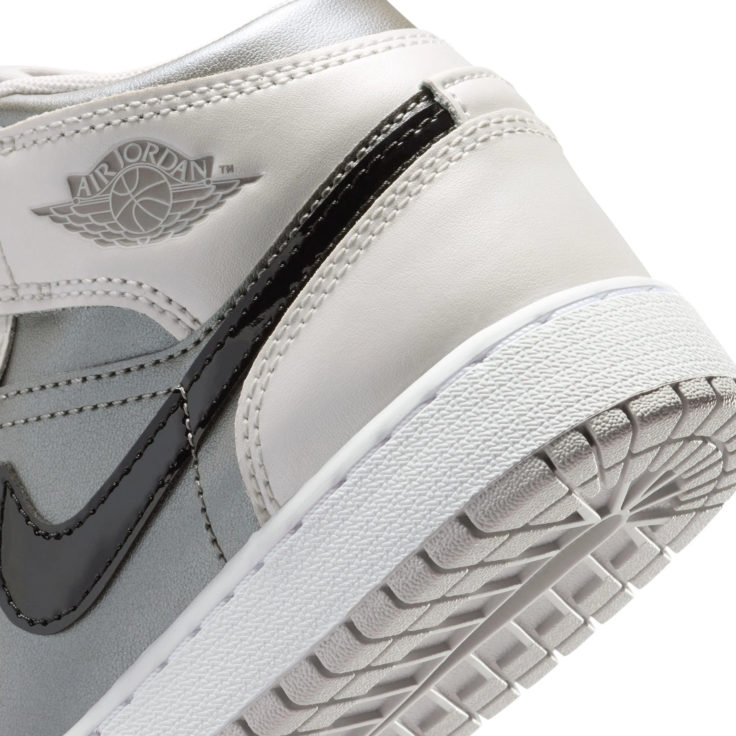 Air Jordan 1 Mid (Big Kid) - Image 8