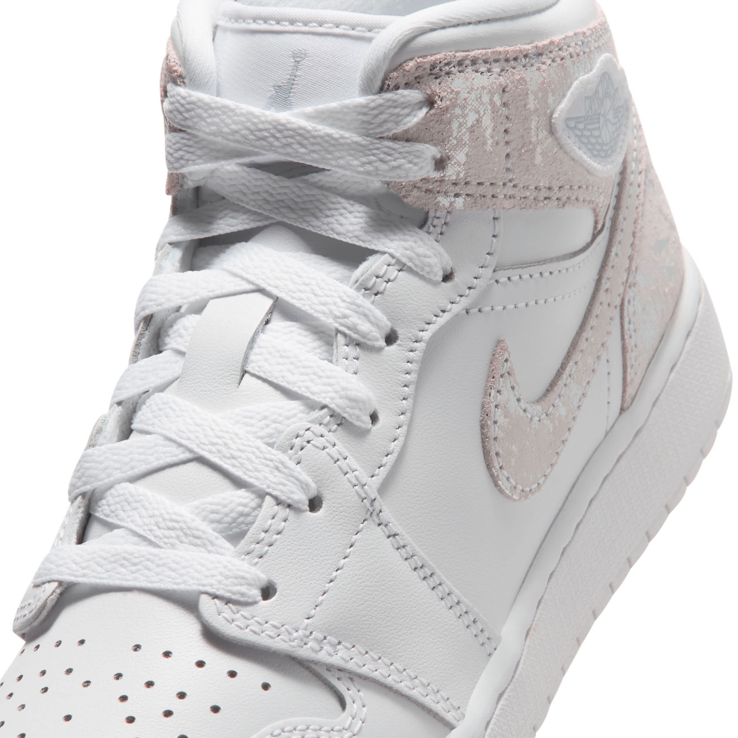Air Jordan 1 Mid (Big Kid) - Image 7