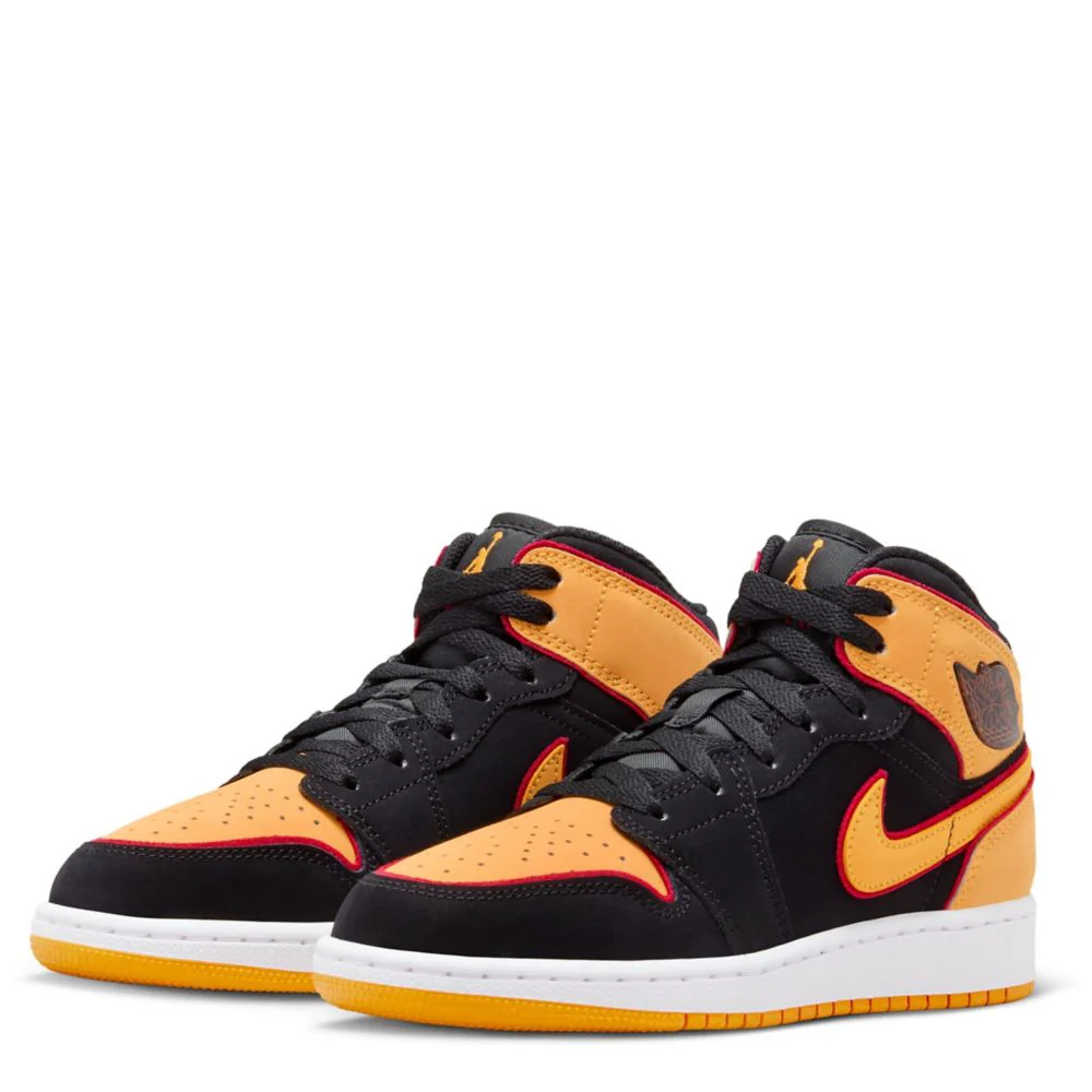 Air Jordan 1 Mid Se (Big Kid) - Image 2