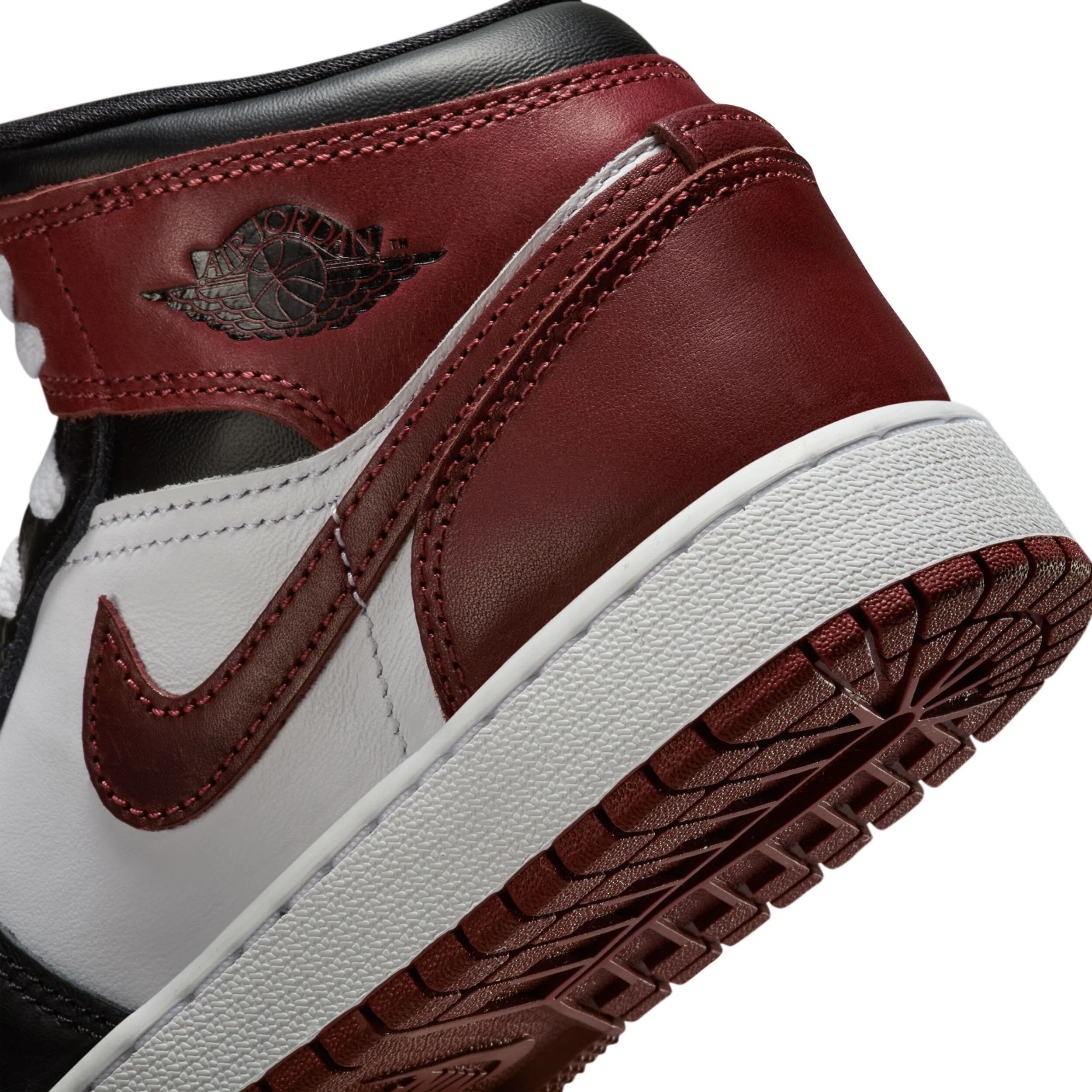 Air Jordan 1 Mid Se (Big Kid) - Image 8