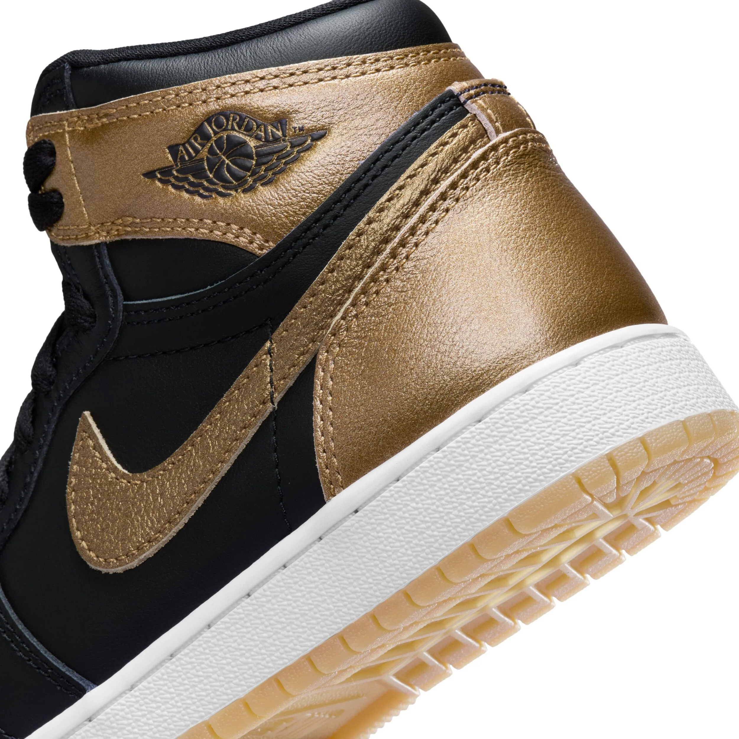 Air Jordan 1 Retro High Og (Big Kid) - Image 8