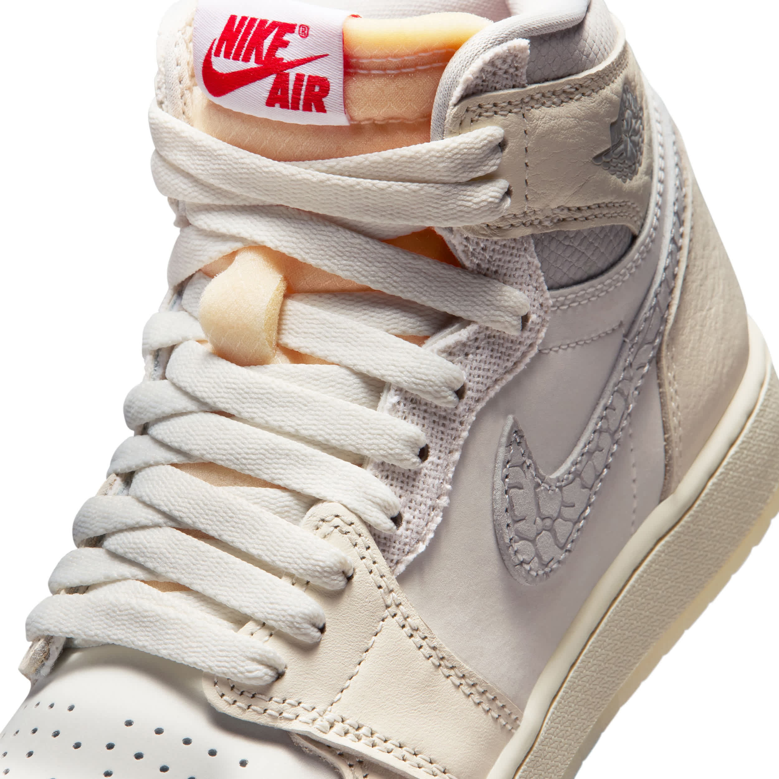 Air Jordan 1 Retro High Og (Big Kid) - Image 7