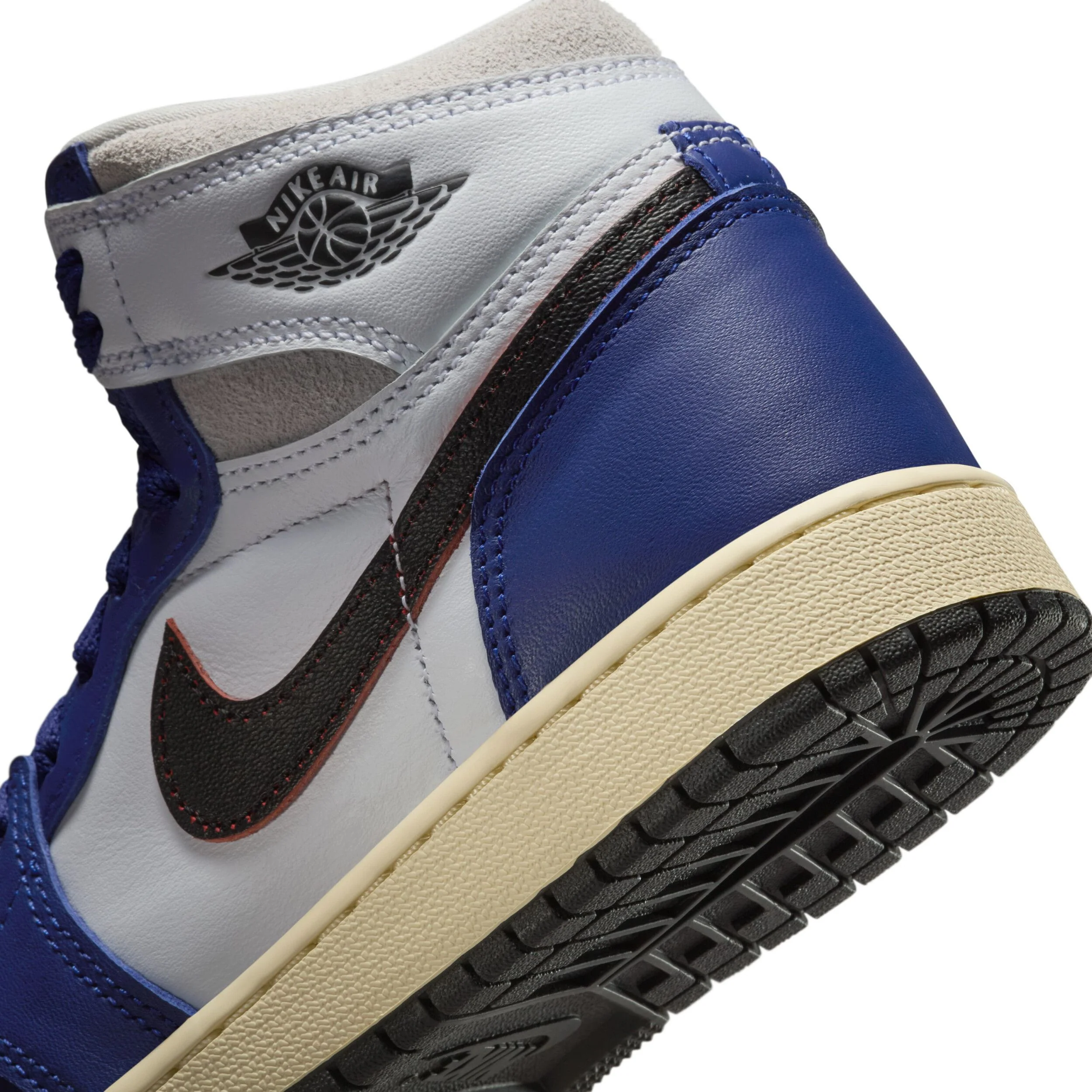 Air Jordan 1 Retro High Og (Big Kid) - Image 8