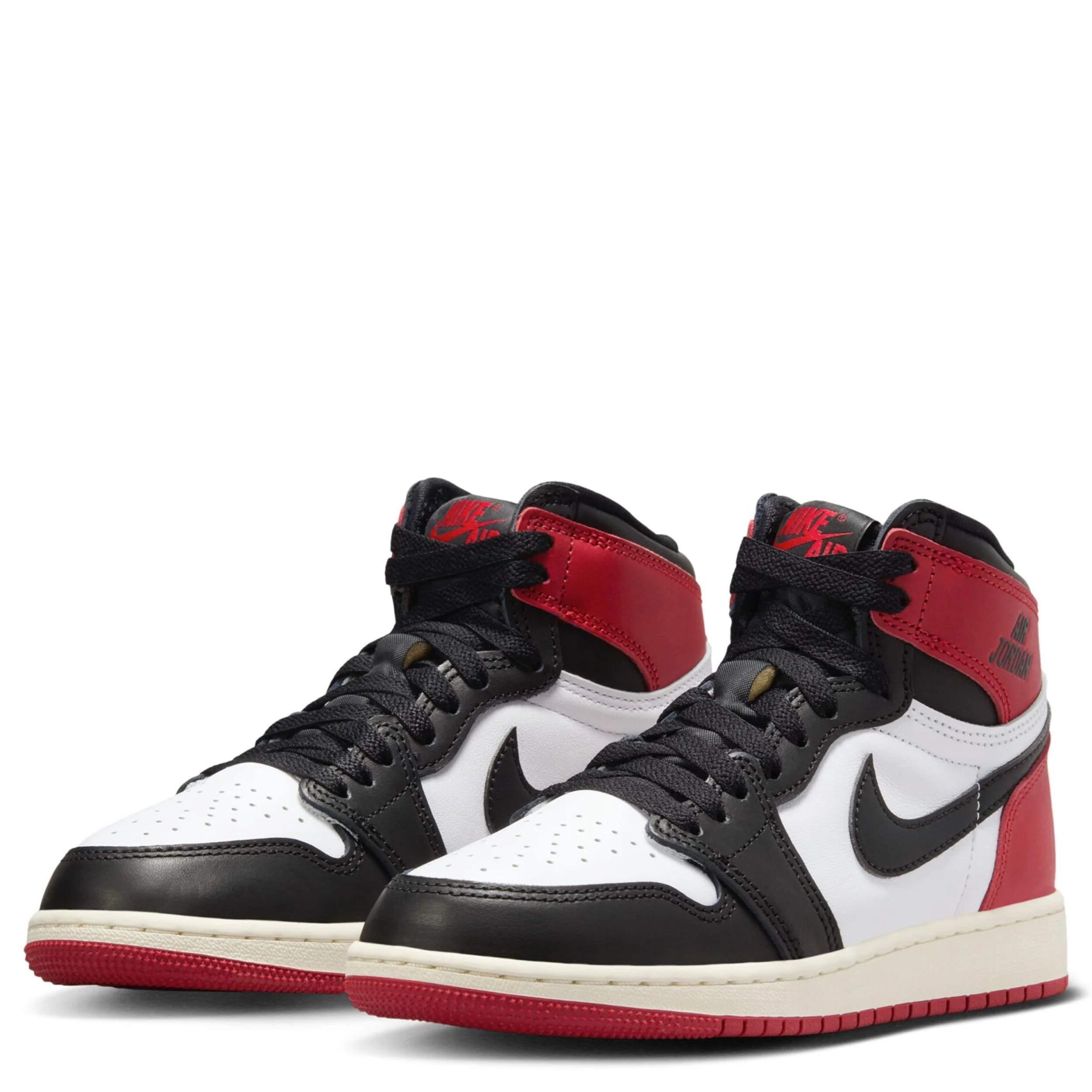 Air Jordan 1 Retro High Og (Big Kid) - Image 3