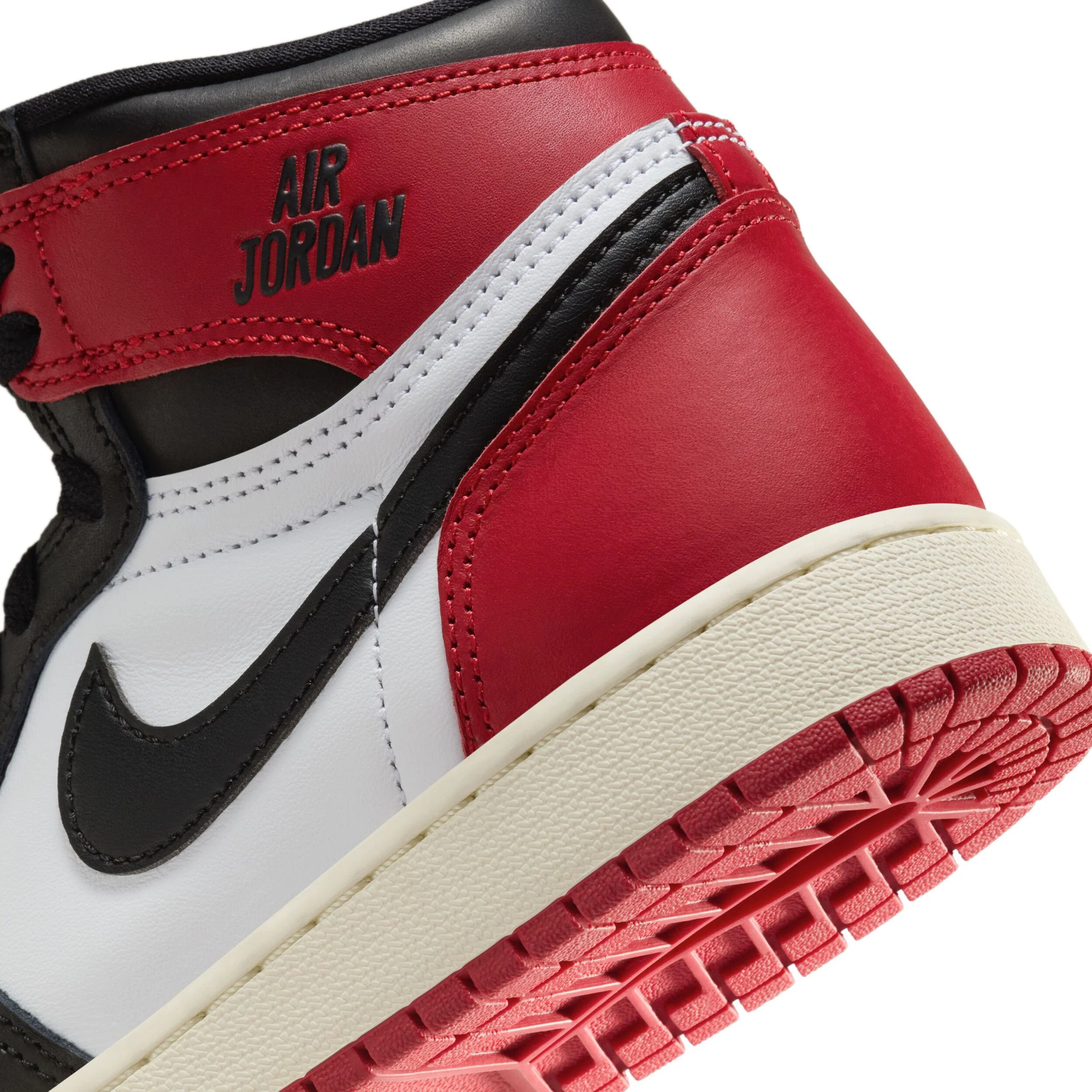 Air Jordan 1 Retro High Og (Big Kid) - Image 8