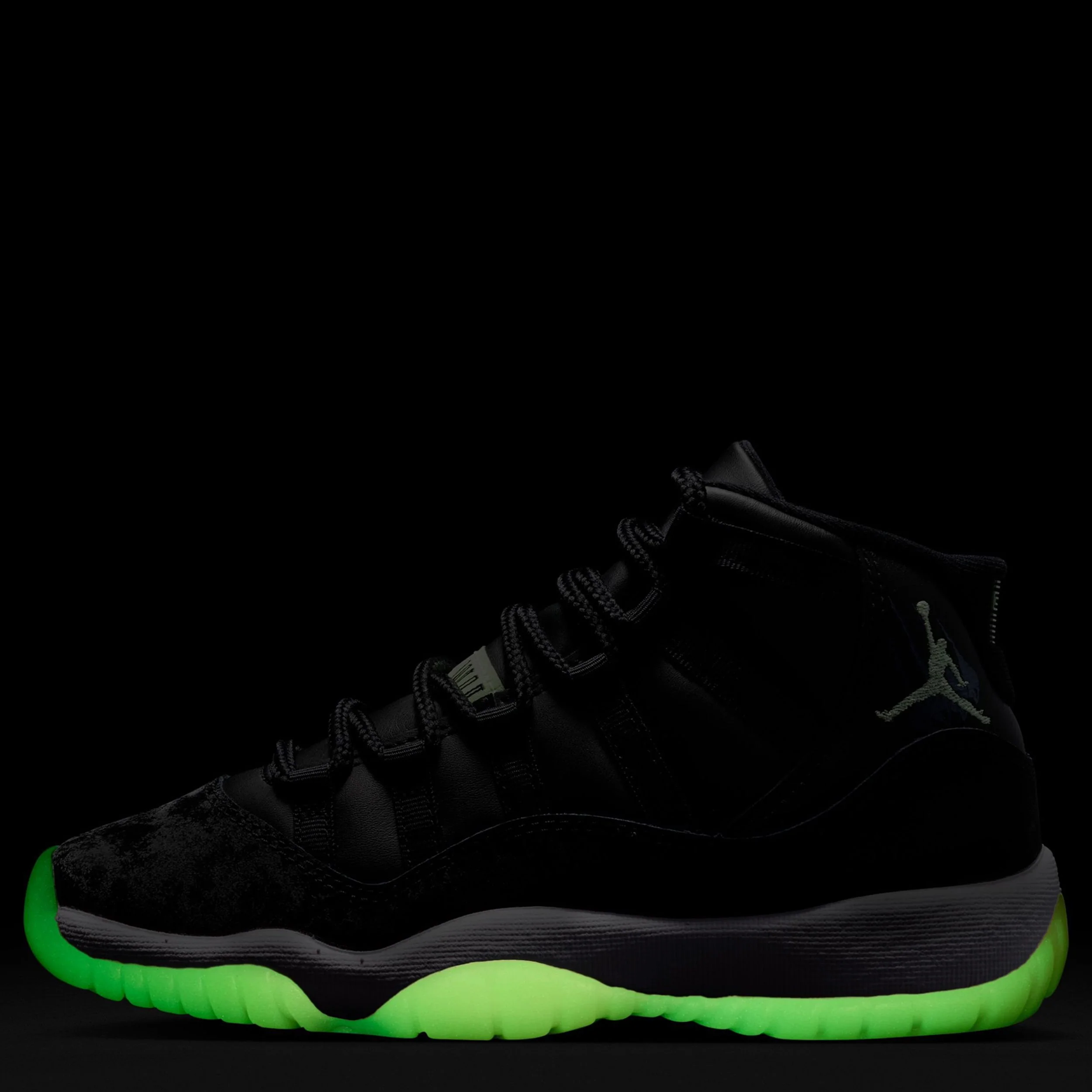 Air Jordan 11 Retro (Big Kid) - Image 3
