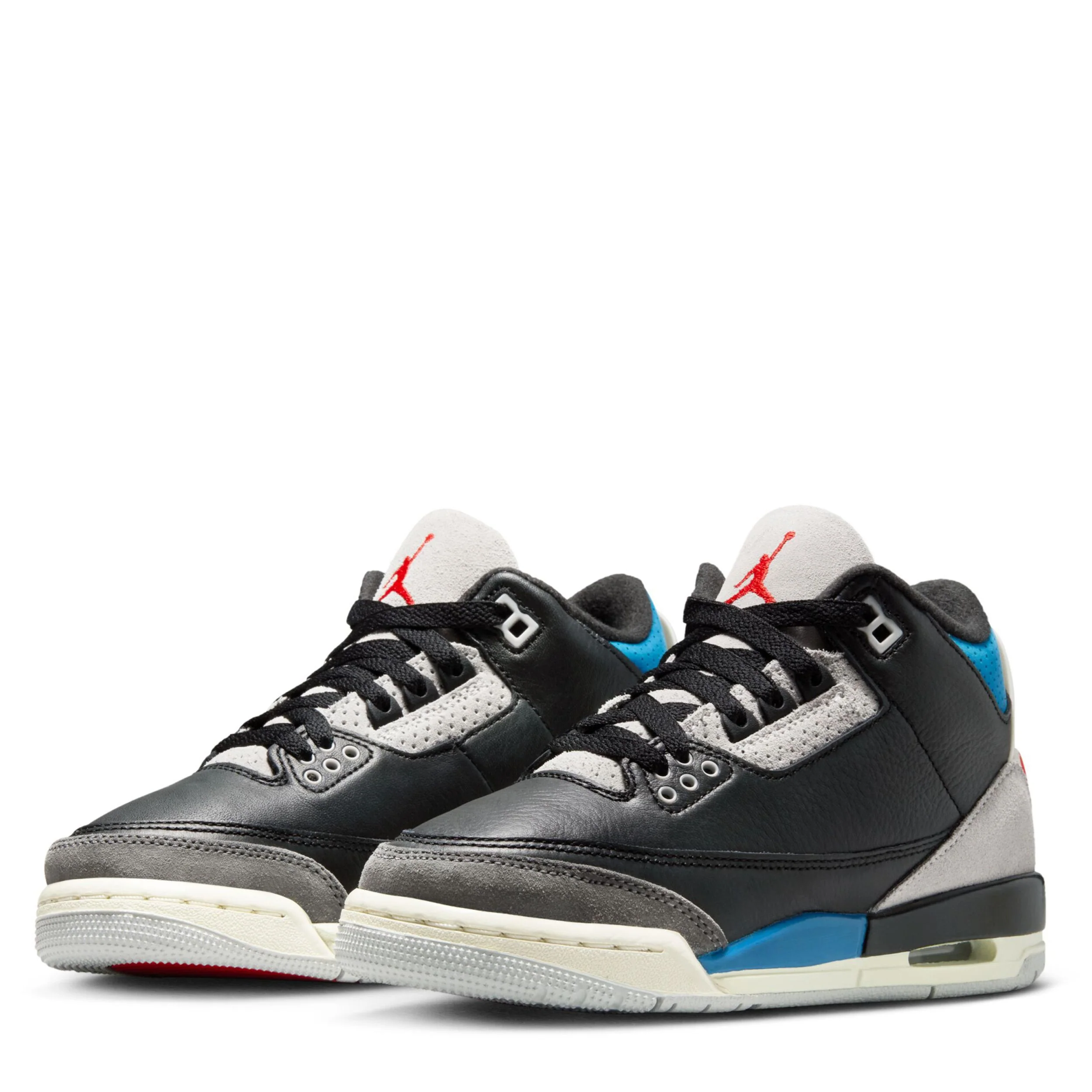 Air Jordan 3 Retro (Big Kid) - Image 3