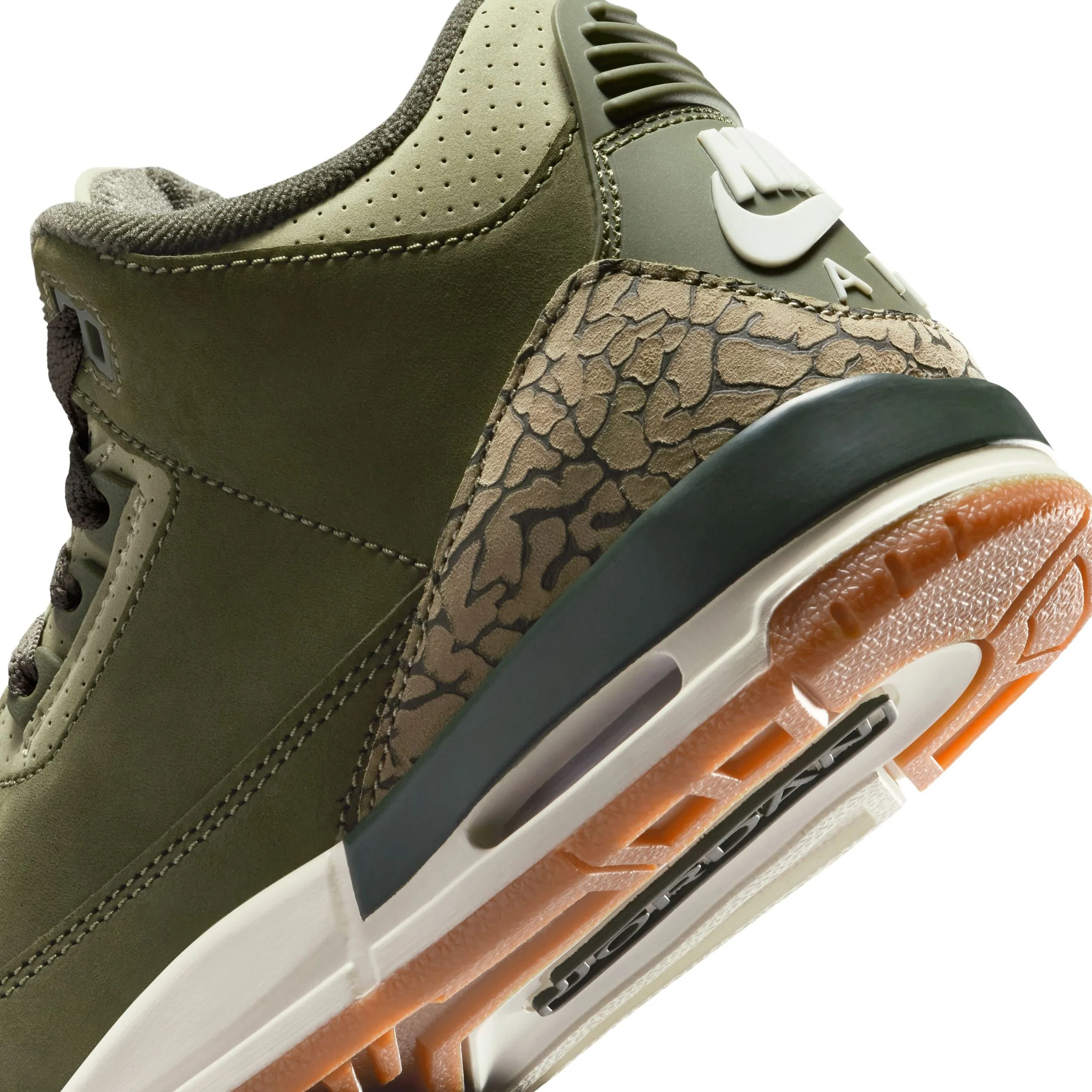 Air Jordan 3 Retro (Big Kid) - Image 8