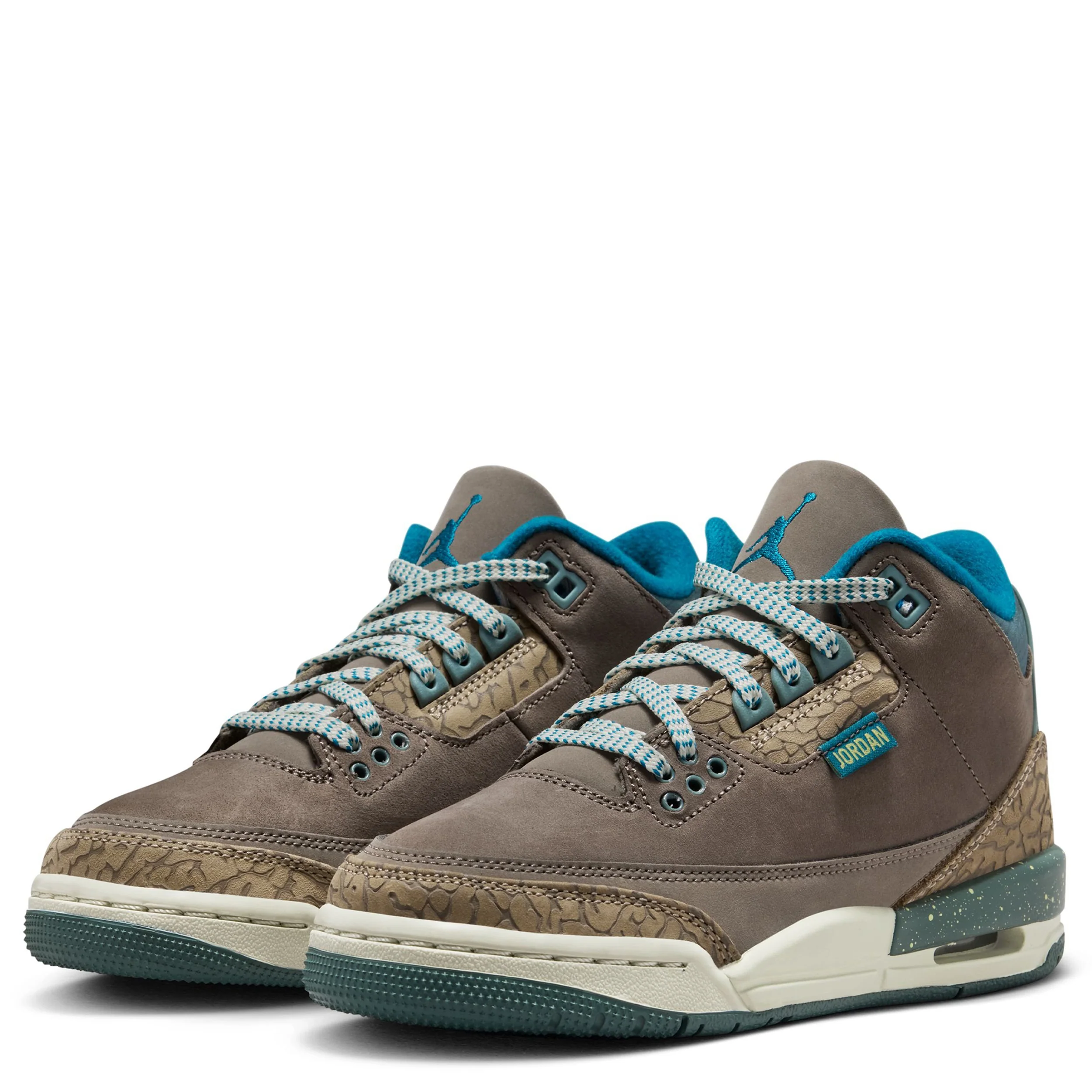 Air Jordan 3 Retro (Big Kid) - Image 3