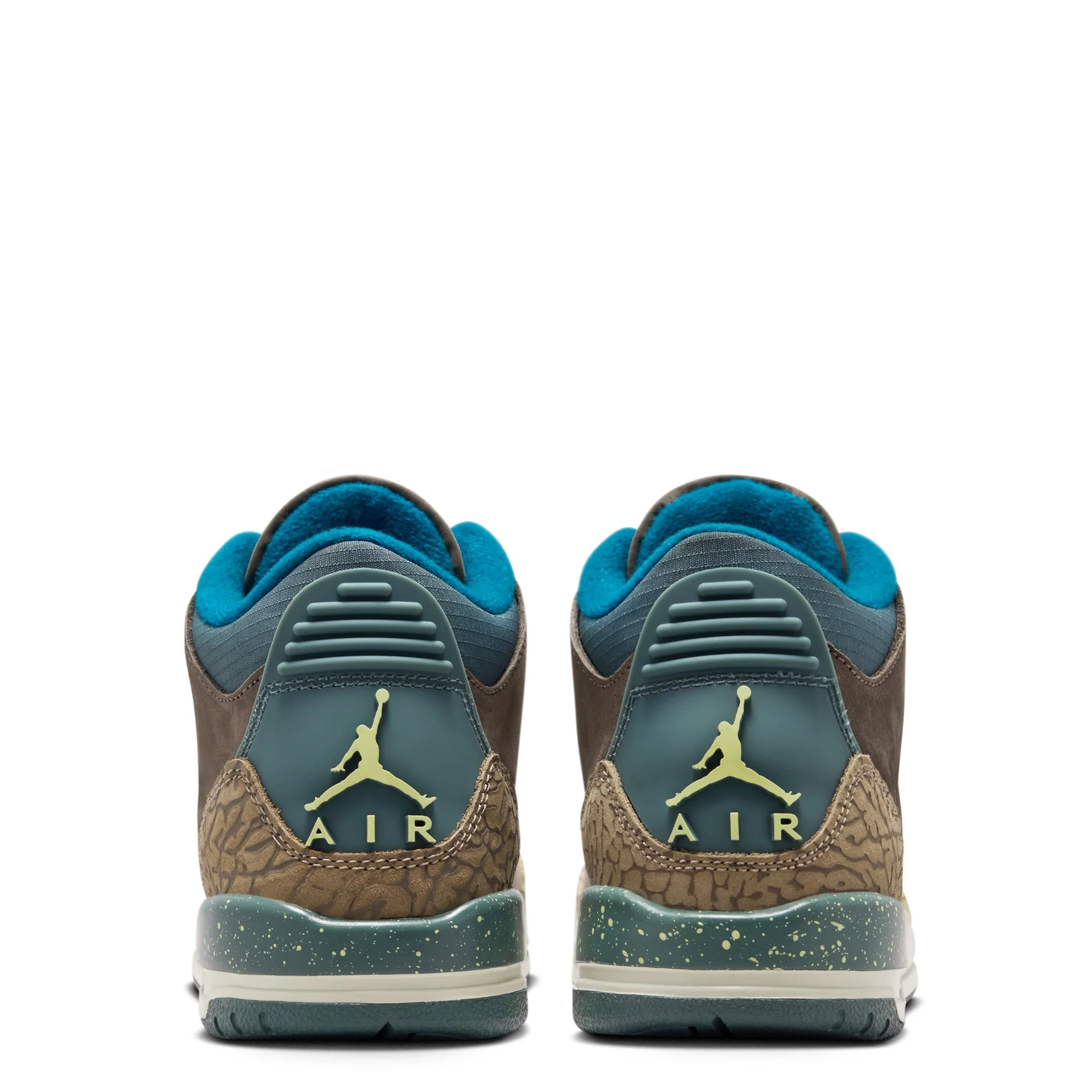 Air Jordan 3 Retro (Big Kid) - Image 4
