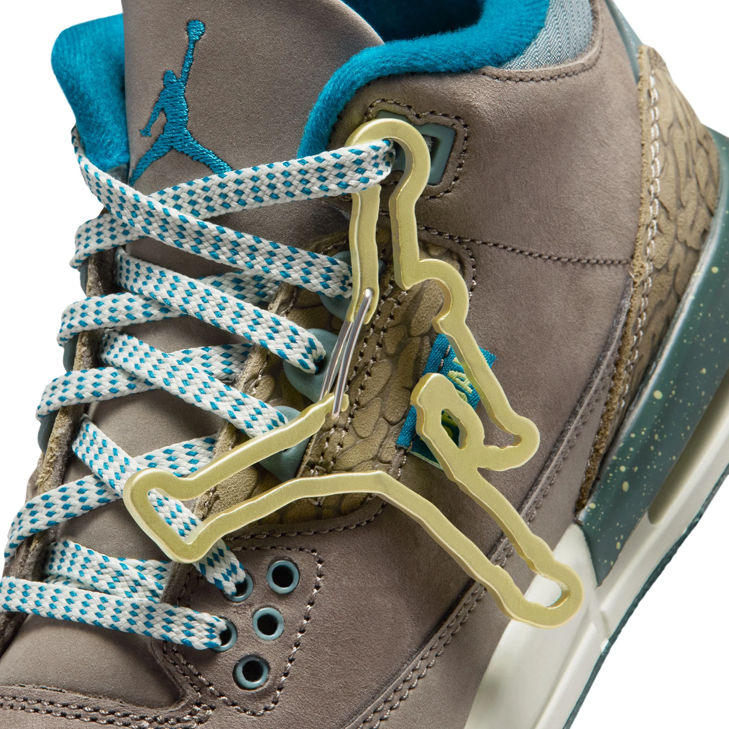 Air Jordan 3 Retro (Big Kid) - Image 9