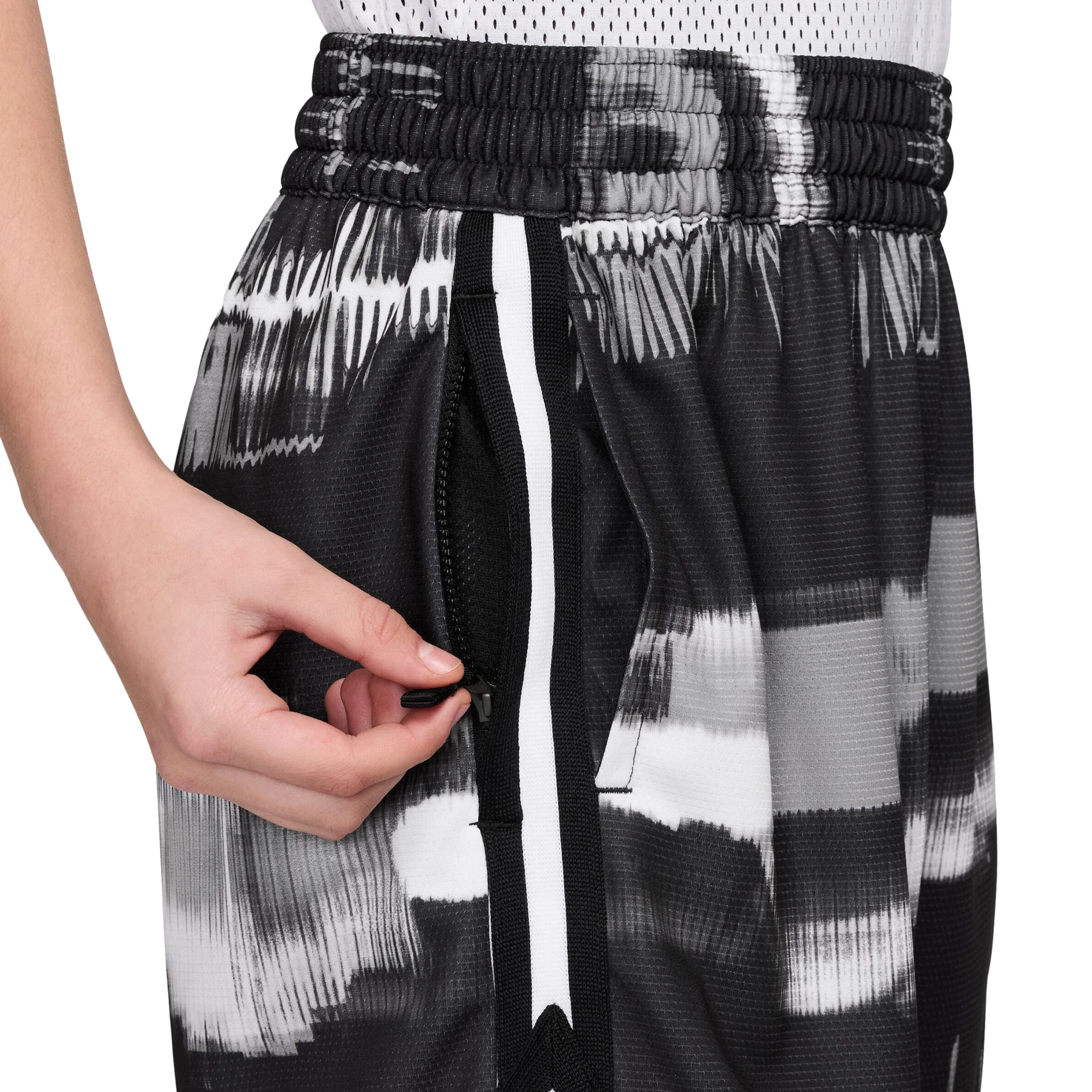Drifit Dna 5 Inch Shorts (Big Kid) - Image 3