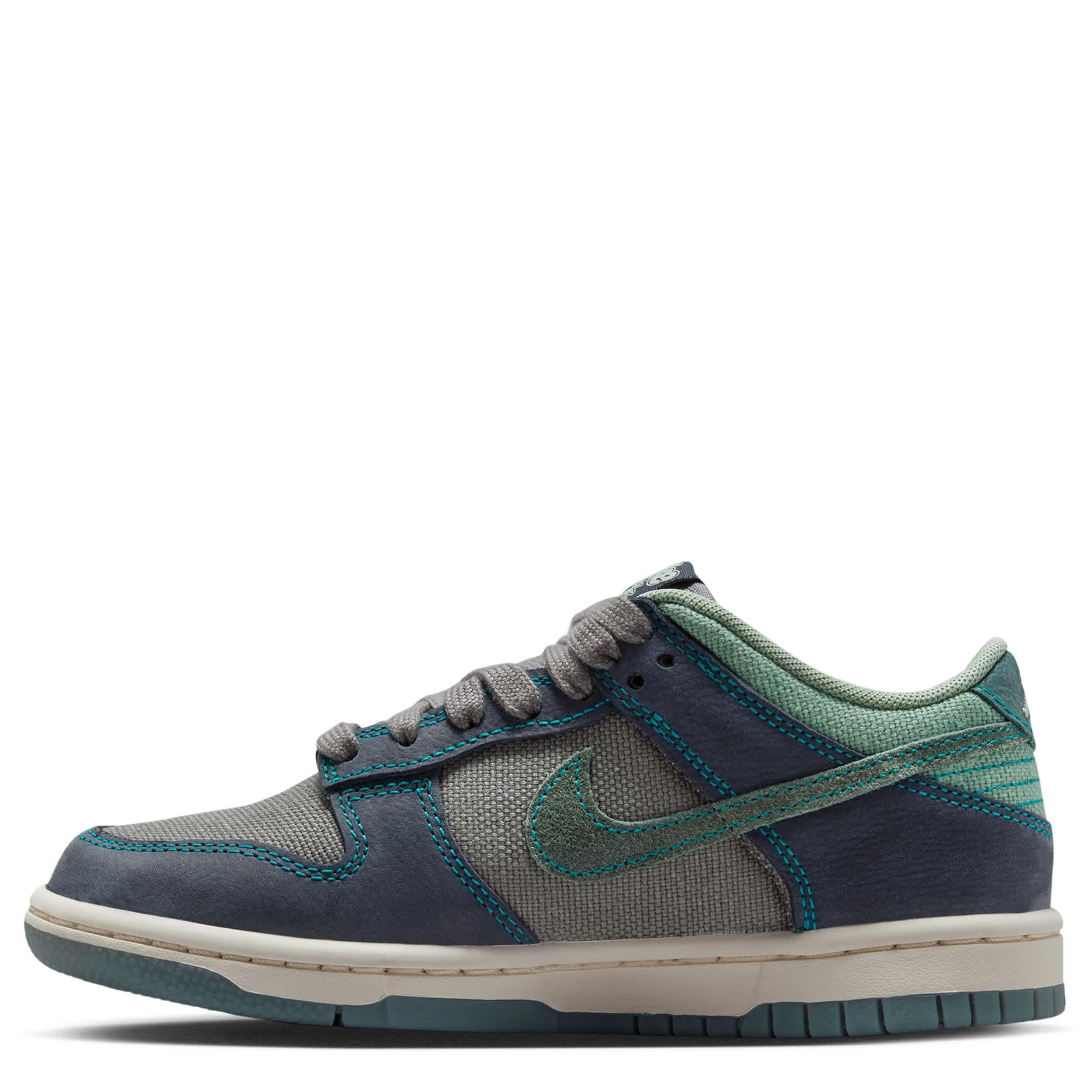Dunk Low (Big Kid) - Image 2