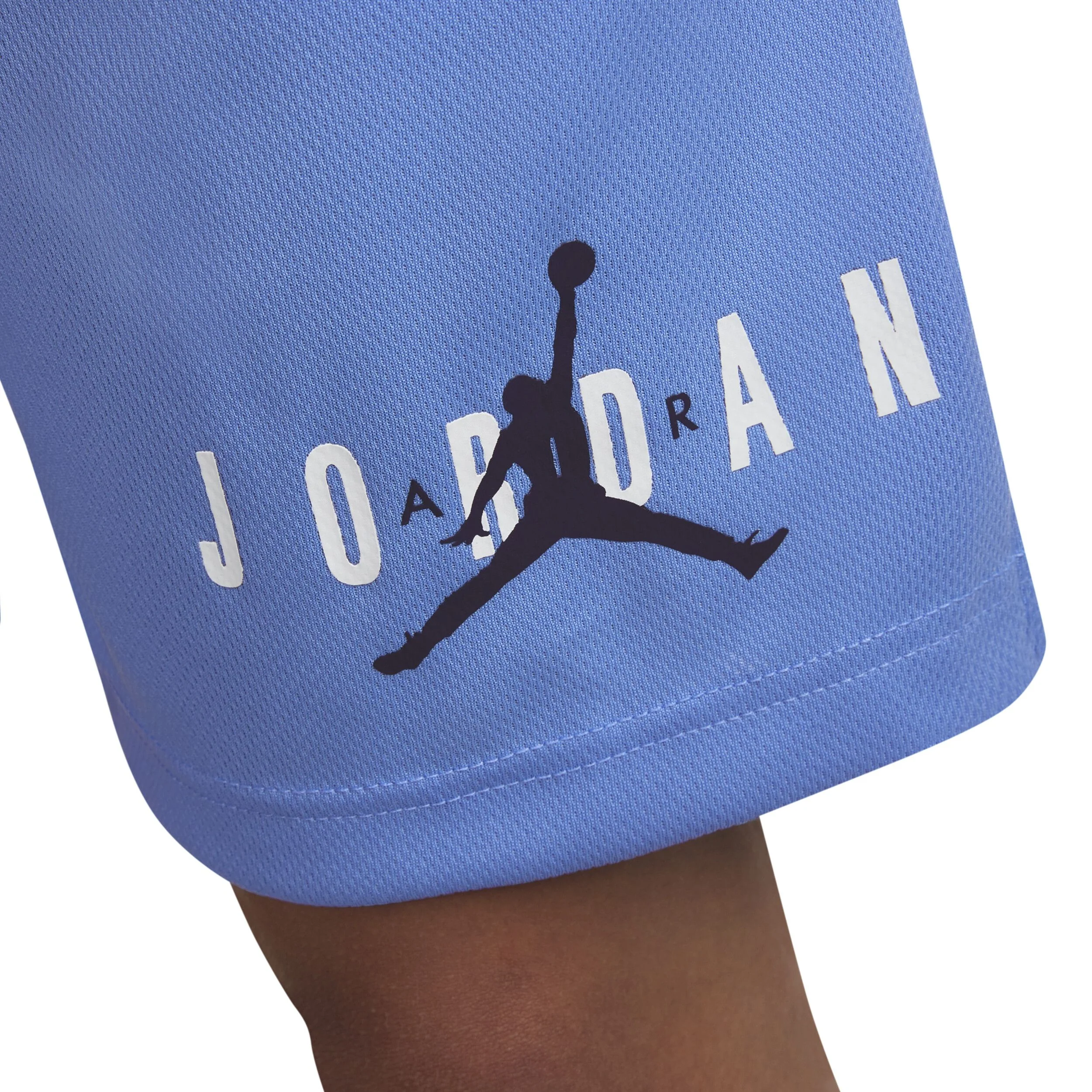 Essentials Graphic Mesh Shorts (Big Kid) - Image 3