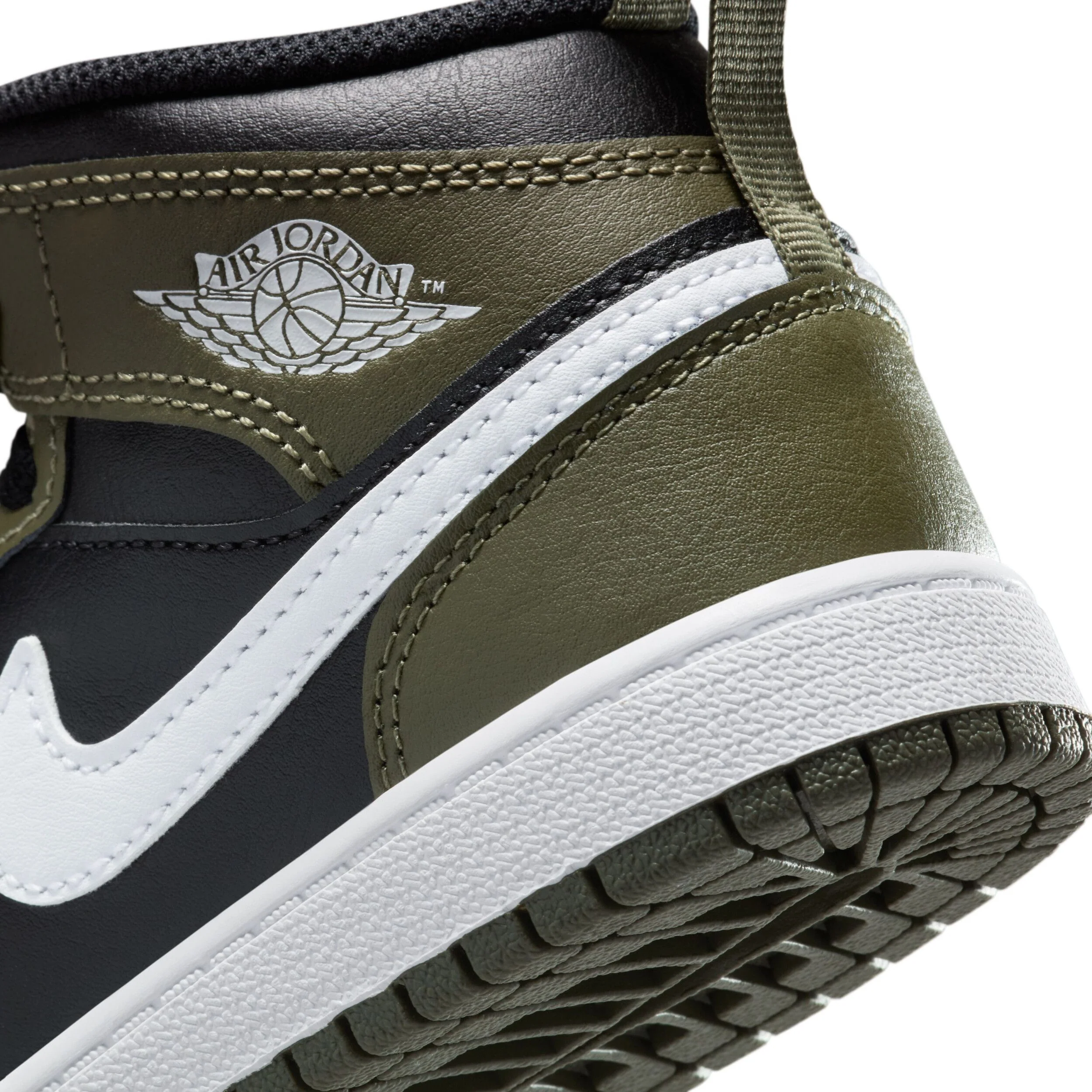 Jordan 1 Mid (Little Kid) - Image 8