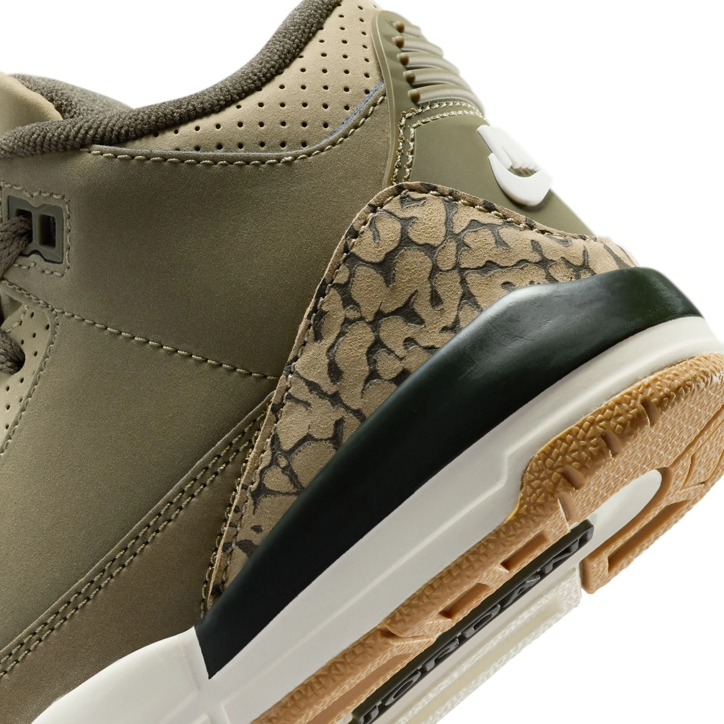 Jordan 3 Retro (Little Kid) - Image 8
