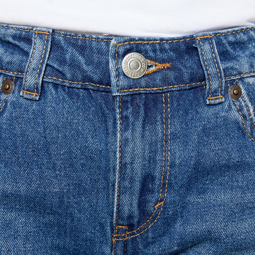 Levis Girlfriend Shorty Short (Big Kid) - Image 10