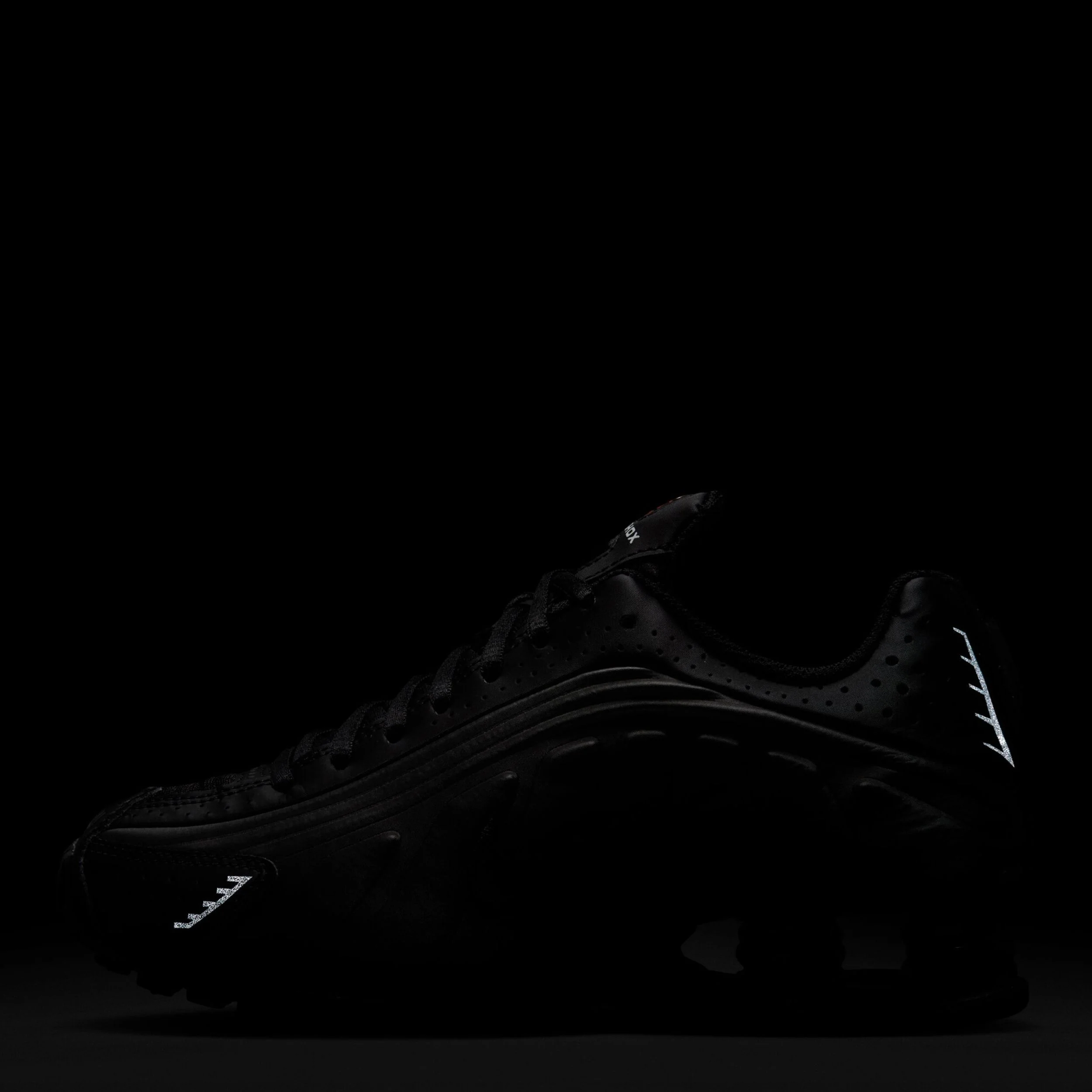 Shox R4 (Big Kid) - Image 3