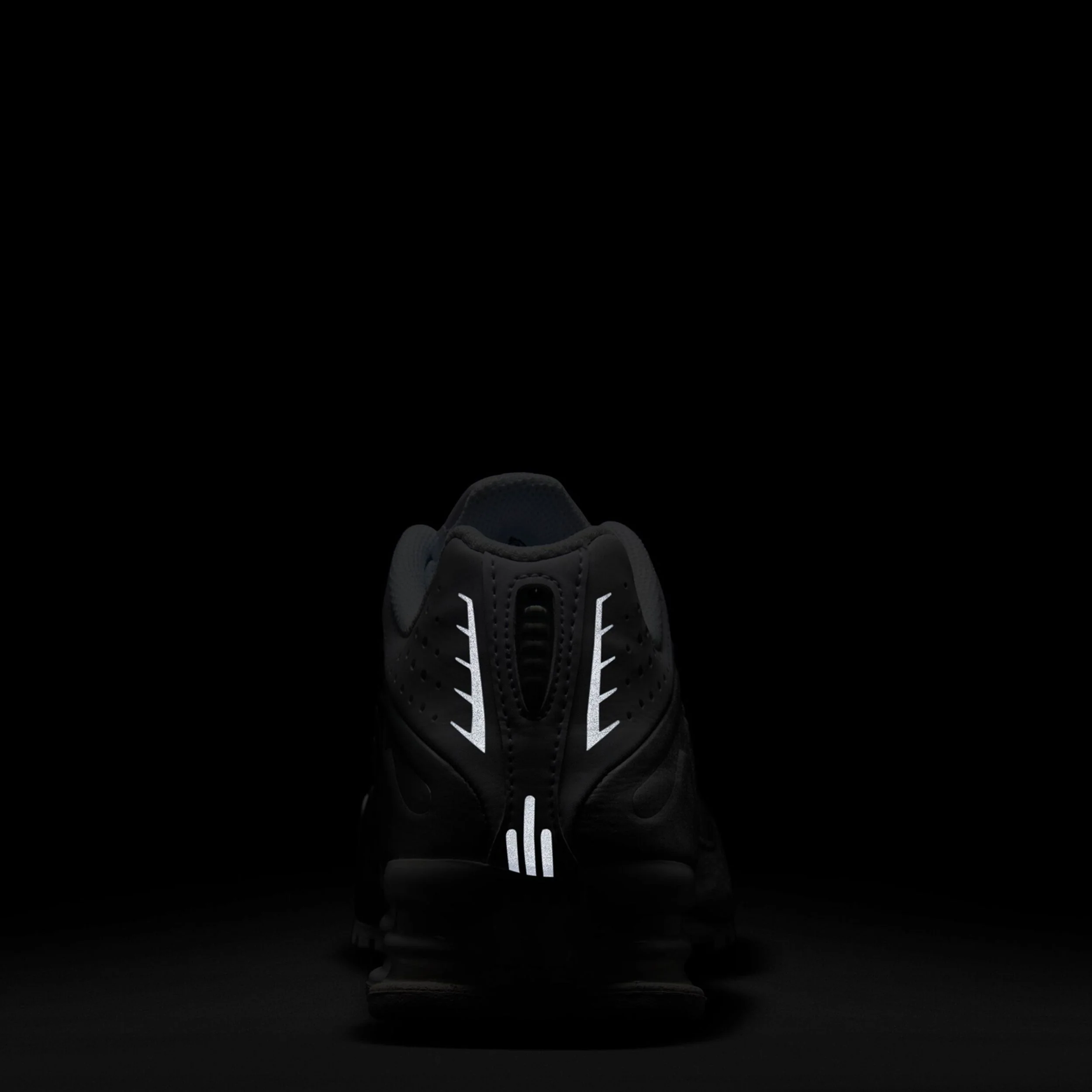Shox R4 (Big Kid) - Image 5