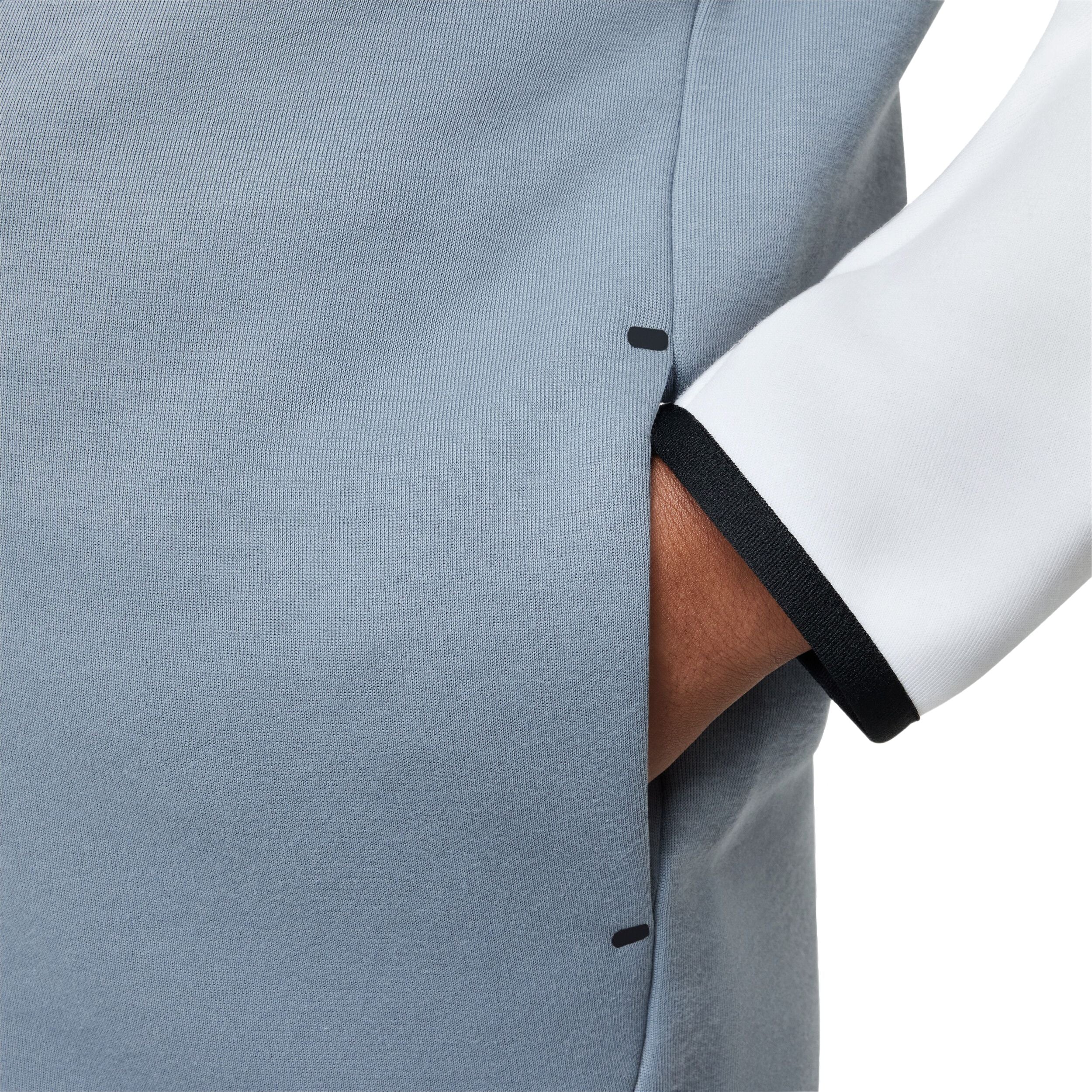 Sportswear Tech Fleece (Big Kid) - Image 3