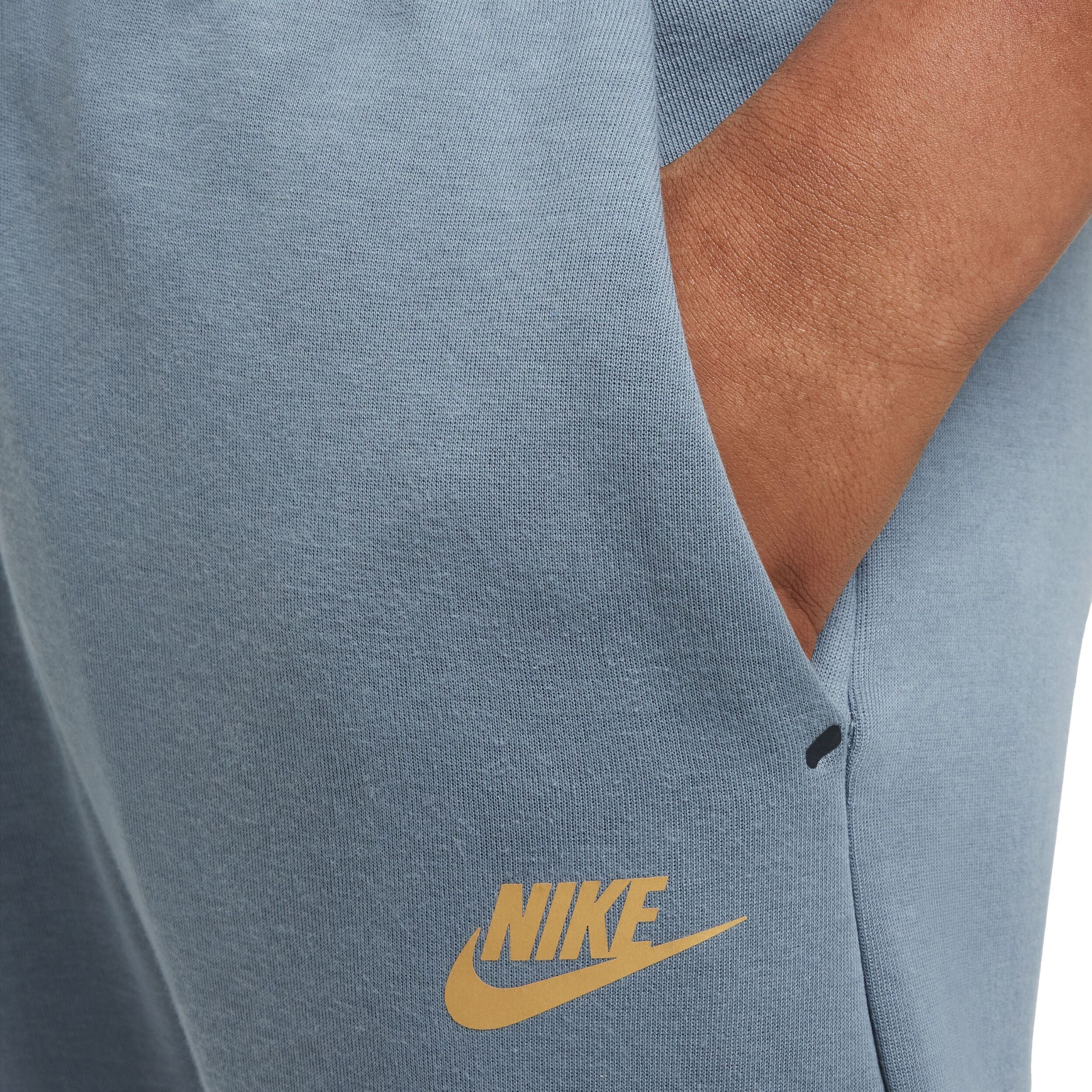 Sportswear Tech Fleece (Big Kid) - Image 3