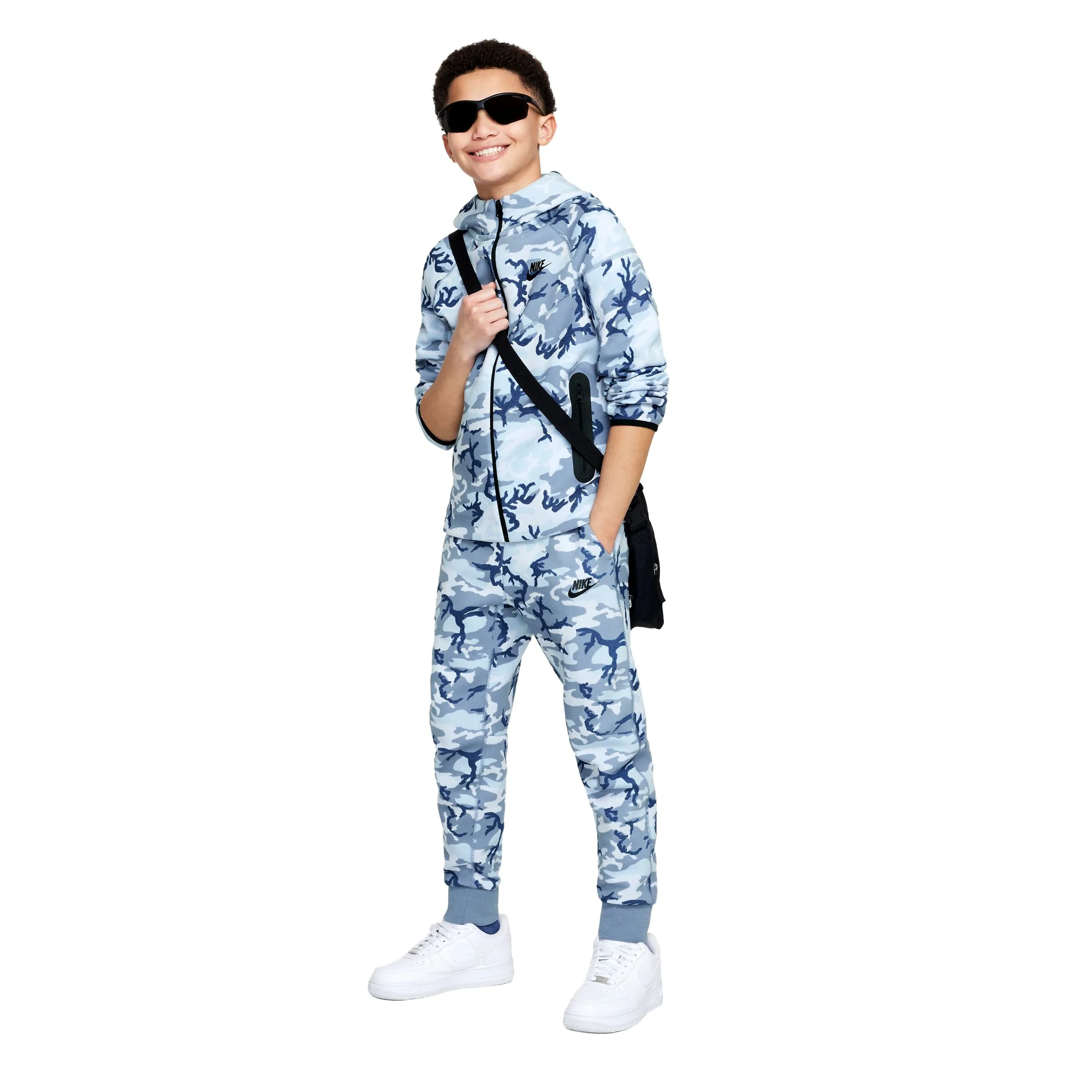 Tech Fleece Pant (Big Kid) - Image 7